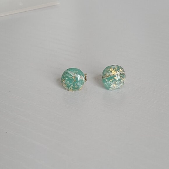 Boho Seafoam Light Green Gold Agate Gemstone Round Mini Circle Stud Earrings - Picture 8 of 15